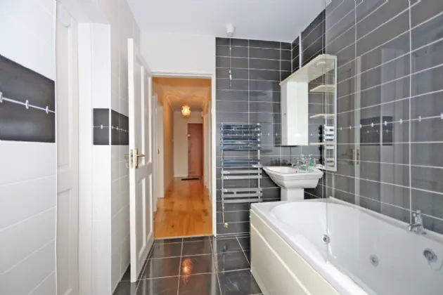 Photo of 10 Strand Court, O' Callaghan Strand, Limerick, V94N220