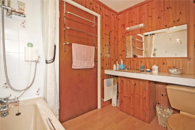 Photo of 19 Tullyvarraga Hill, Shannon, Co Clare, V14 D291