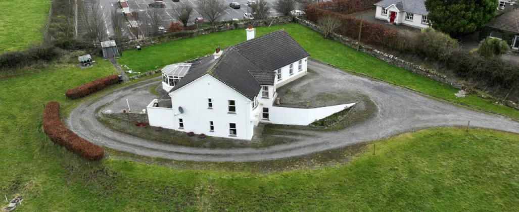 Photo of New Road, Roscrea, Co. Tipperary, E53 NX27