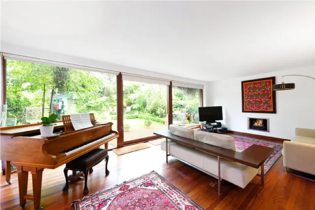 Photo of 6 Raglan Lane, Ballsbridge, Dublin 4, D04 V9F4