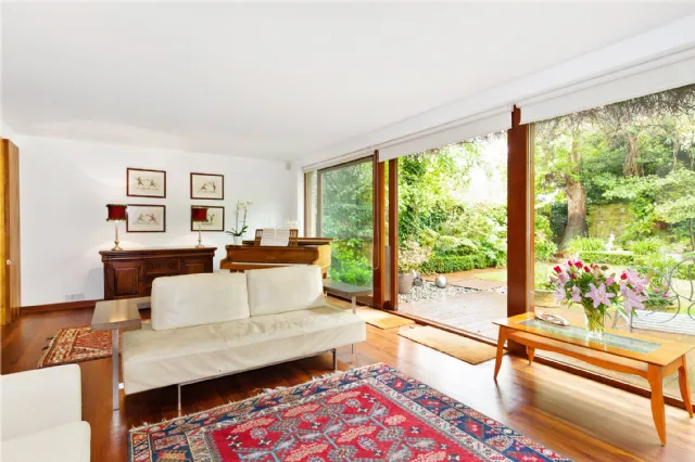 Photo of 6 Raglan Lane, Ballsbridge, Dublin 4, D04 V9F4