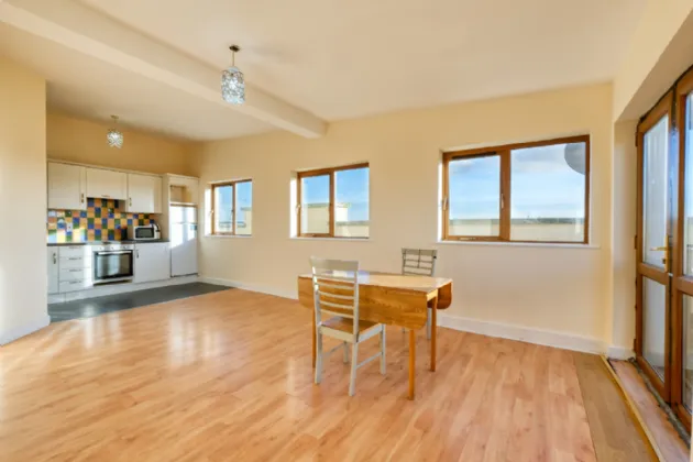 Photo of 27 Weavers Hall, Market Square, Longford, N39 V584