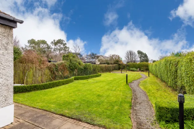 Photo of 24 Seafield Avenue, Clontarf, Dublin 3, D03 YC66