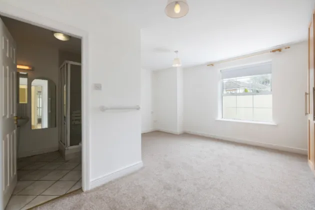 Photo of 15 Maryland House, Shankill, Dublin 18, D18 NF82