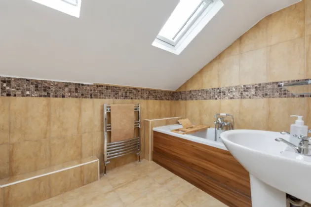 Photo of 4 Kerrymount Close, Foxrock, Dublin 18, D18 W8F5