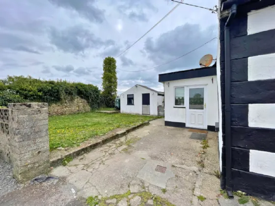 Photo of Black and White Cottage, Dangan, Kilmacow, Co. Kilkenny, X91 WV58