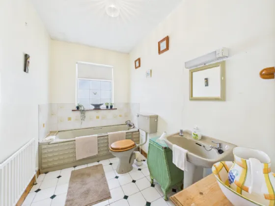 Photo of 16 Castlefield, Kilkee, Co. Clare, V15 K351