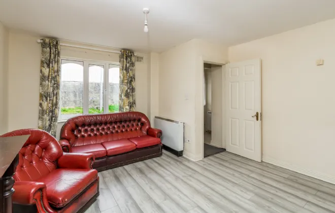 Photo of 5 Bank Gardens, Henry Street, Roscommon, F42F884