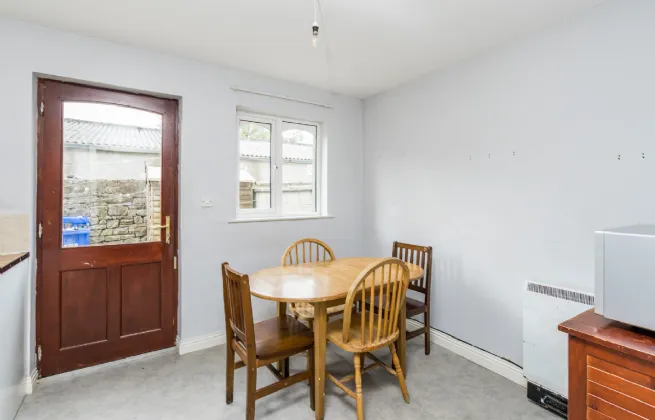 Photo of 5 Bank Gardens, Henry Street, Roscommon, F42F884