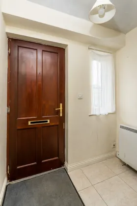 Photo of 5 Bank Gardens, Henry Street, Roscommon, F42F884