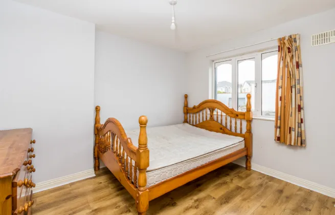 Photo of 5 Bank Gardens, Henry Street, Roscommon, F42F884