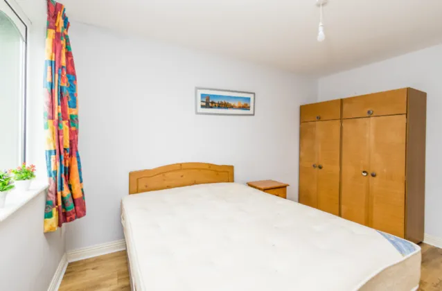 Photo of 5 Bank Gardens, Henry Street, Roscommon, F42F884