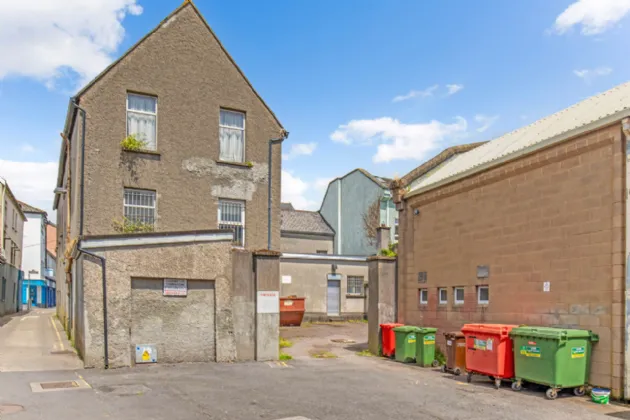 Photo of Clinton's, 25-27 Parnell Street, Clonmel, Co. Tipperary, E91X2V5