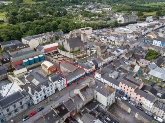 Photo of Clinton's, 25-27 Parnell Street, Clonmel, Co. Tipperary, E91X2V5