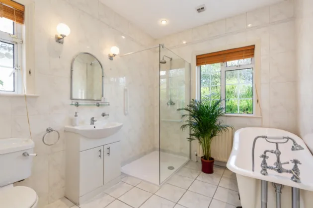 Photo of 4 Anglesea Road, Ballsbridge, Dublin 4, D04 N2A4