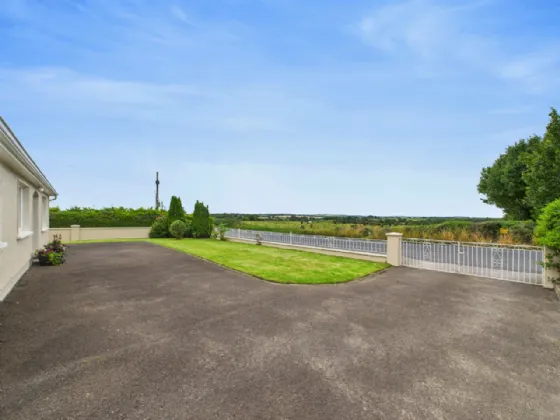 Photo of Finnoe Road, Borrisokane, Co. Tipperary, E45 DN88