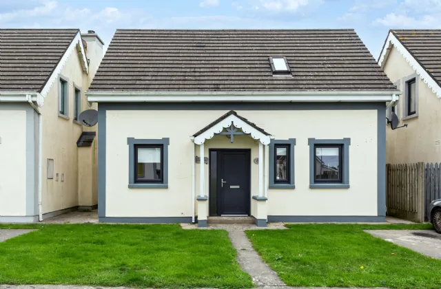 Photo of 8 Elm Grove, Rosslare Strand, Co Wexford, Y35H925