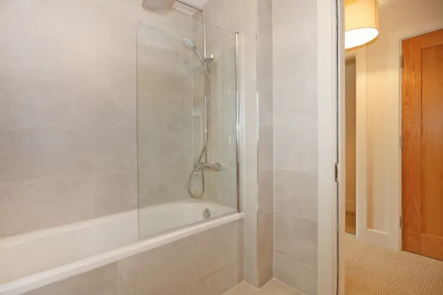 Photo of 2 Barnakyle Gardens, Patrickswell, Limerick, V9400N2