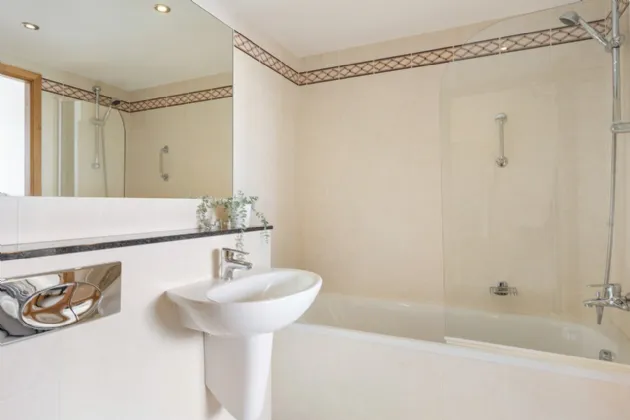 Photo of 225 The Links, Elmpark Green, Merrion, Dublin 4, D04 XN90