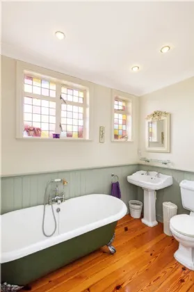 Photo of 74 Howth Road, Clontarf, Dublin 3, D03 AH98