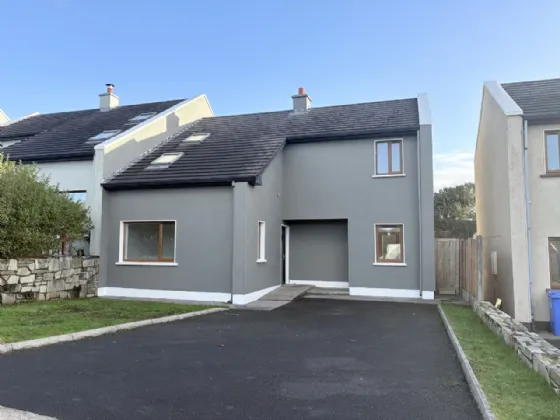 Photo of 16 Racecourse Lawns, Westport Road, Clifden, H71X092