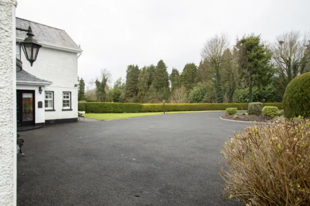 Photo of Petitswood House, Dublin Road, Mullingar, Co. Westmeath, N91YE63