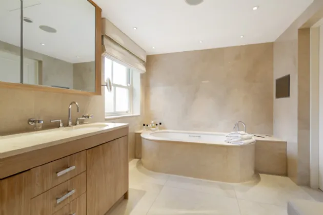 Photo of Apt 4, Simmonscourt Castle, Simmonscourt Road, Ballsbridge, Dublin 4, D04 H2W8