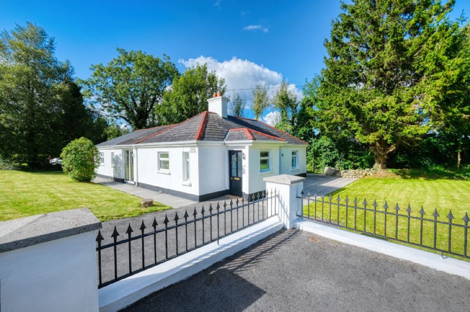 Cottage for Sale in Newtownforbes Corner Cottage, Deerpark Sherry