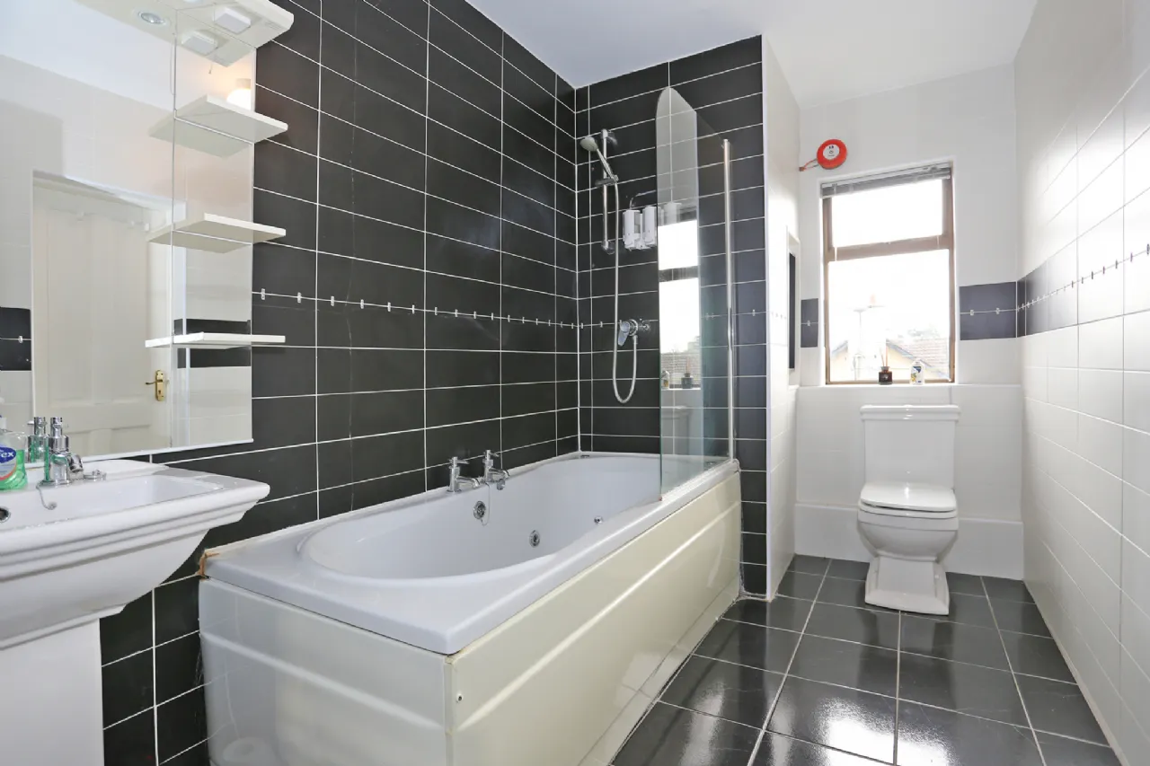 Photo of 10 Strand Court, O' Callaghan Strand, Limerick, V94N220