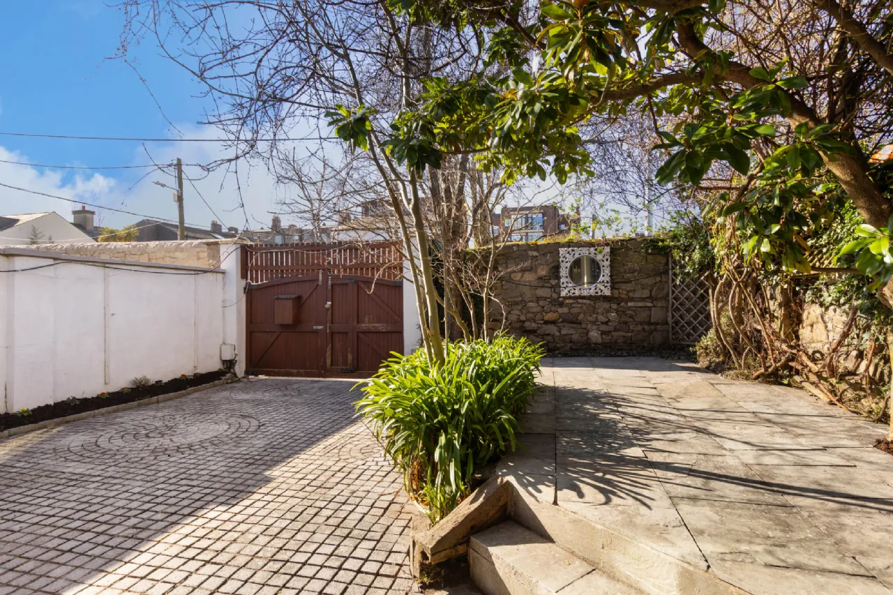 Photo of 1 Heytesbury Lane, Ballsbridge, Dublin 4, D04 C2R4