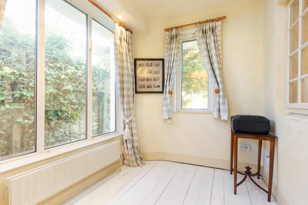 Photo of 1 Heytesbury Lane, Ballsbridge, Dublin 4, D04 C2R4