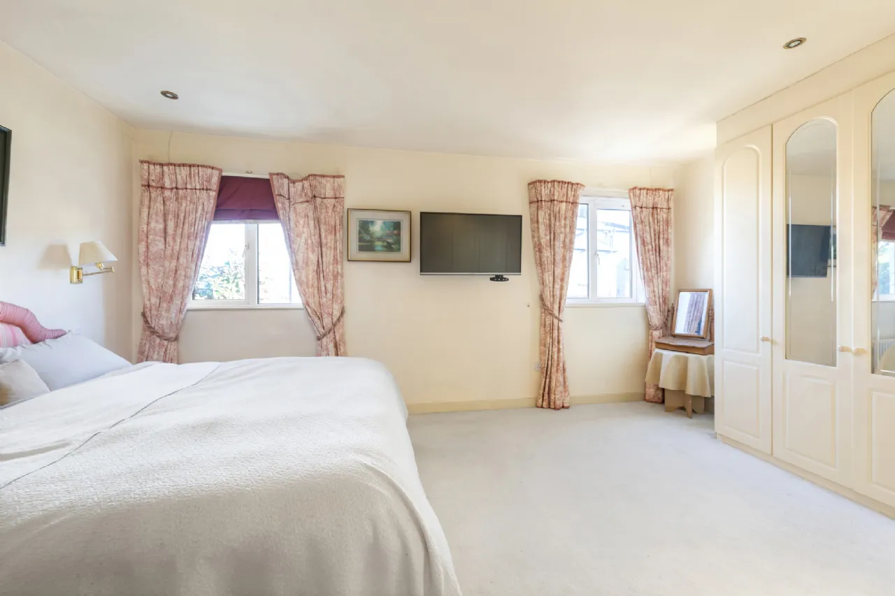 Photo of 1 Heytesbury Lane, Ballsbridge, Dublin 4, D04 C2R4