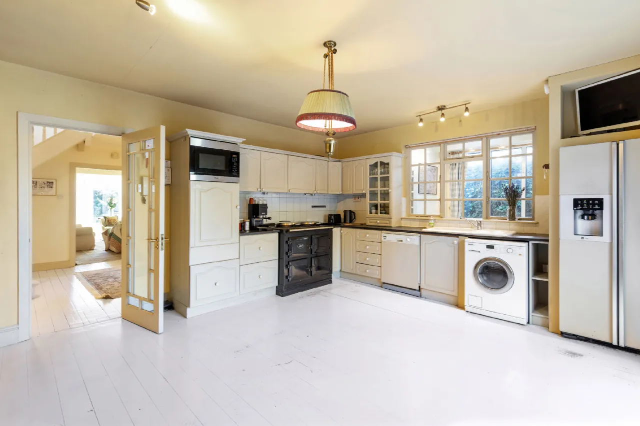 Photo of 1 Heytesbury Lane, Ballsbridge, Dublin 4, D04 C2R4