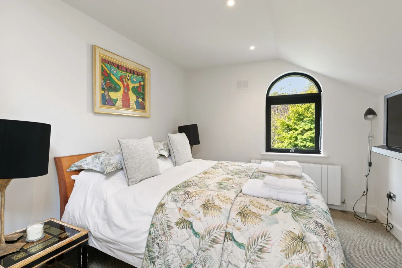 Photo of 56 Heytesbury Lane, Ballsbridge, Dublin 4, D04 W7W1