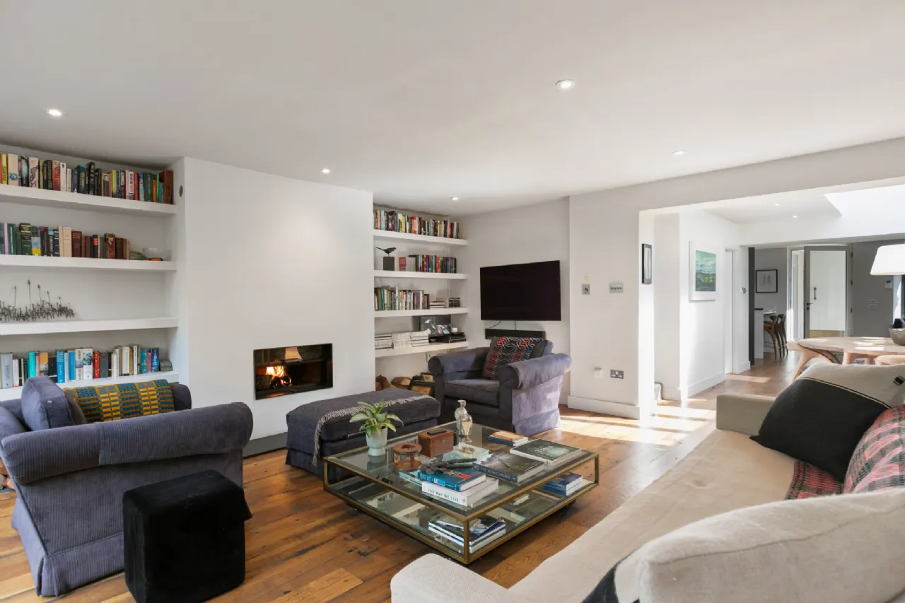 Photo of 56 Heytesbury Lane, Ballsbridge, Dublin 4, D04 W7W1