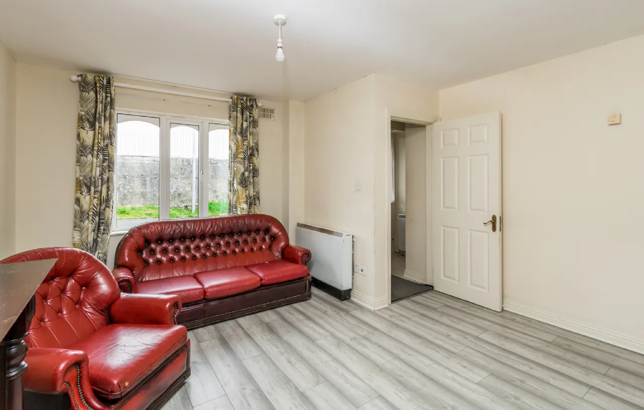 Photo of 5 Bank Gardens, Henry Street, Roscommon, F42F884