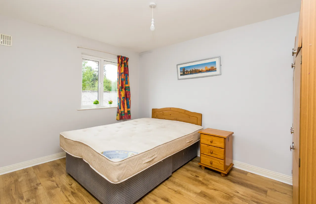 Photo of 5 Bank Gardens, Henry Street, Roscommon, F42F884