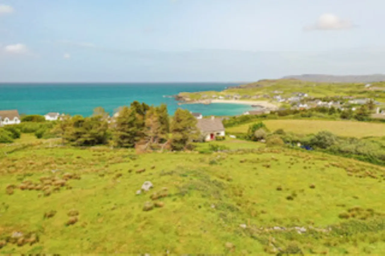 Photo of Cairn Cottage, Rinnaraw, Portnablagh, Co. Donegal, F92X6C1