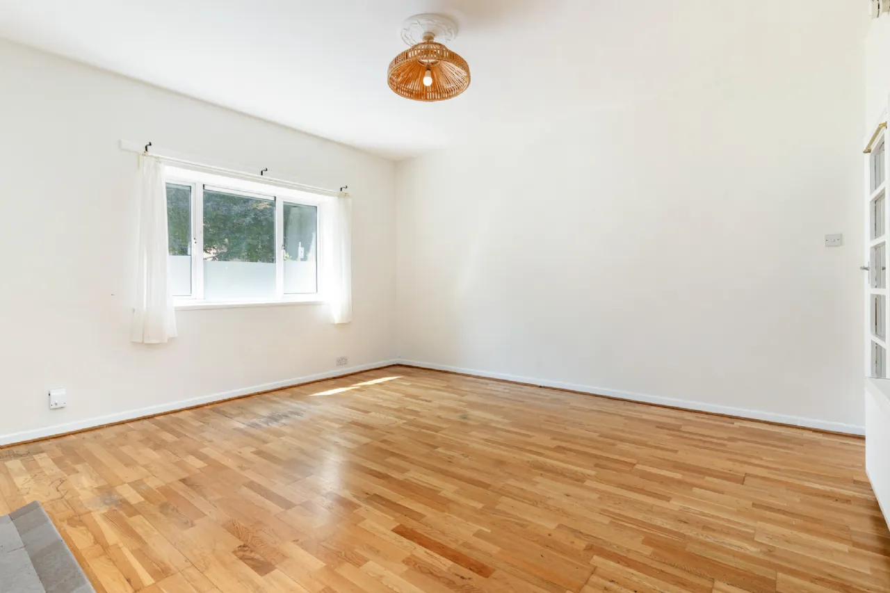 Photo of 102 Cedar House, Mespil Estate, Sussex Road, Dublin 4, D04 WD54