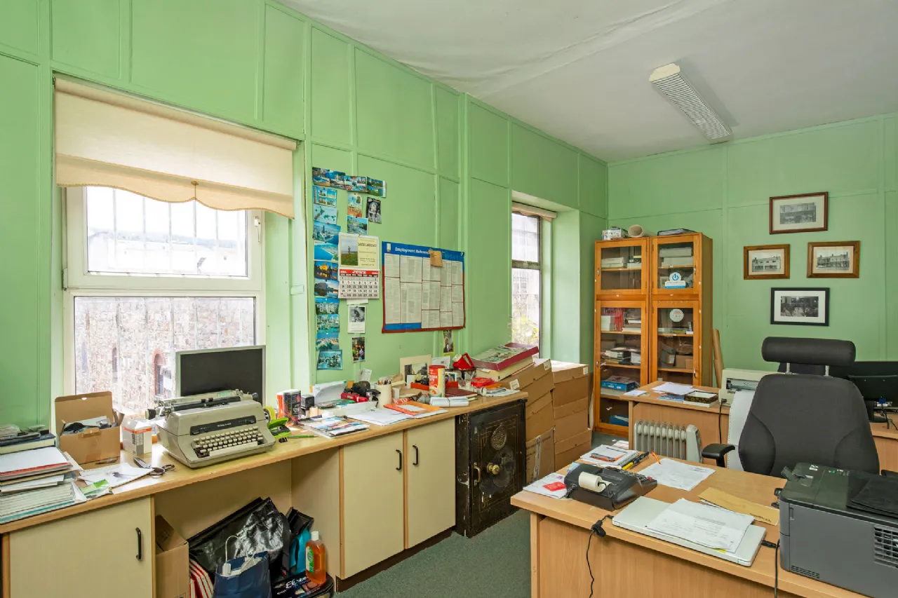 Photo of Clinton's, 25-27 Parnell Street, Clonmel, Co. Tipperary, E91X2V5