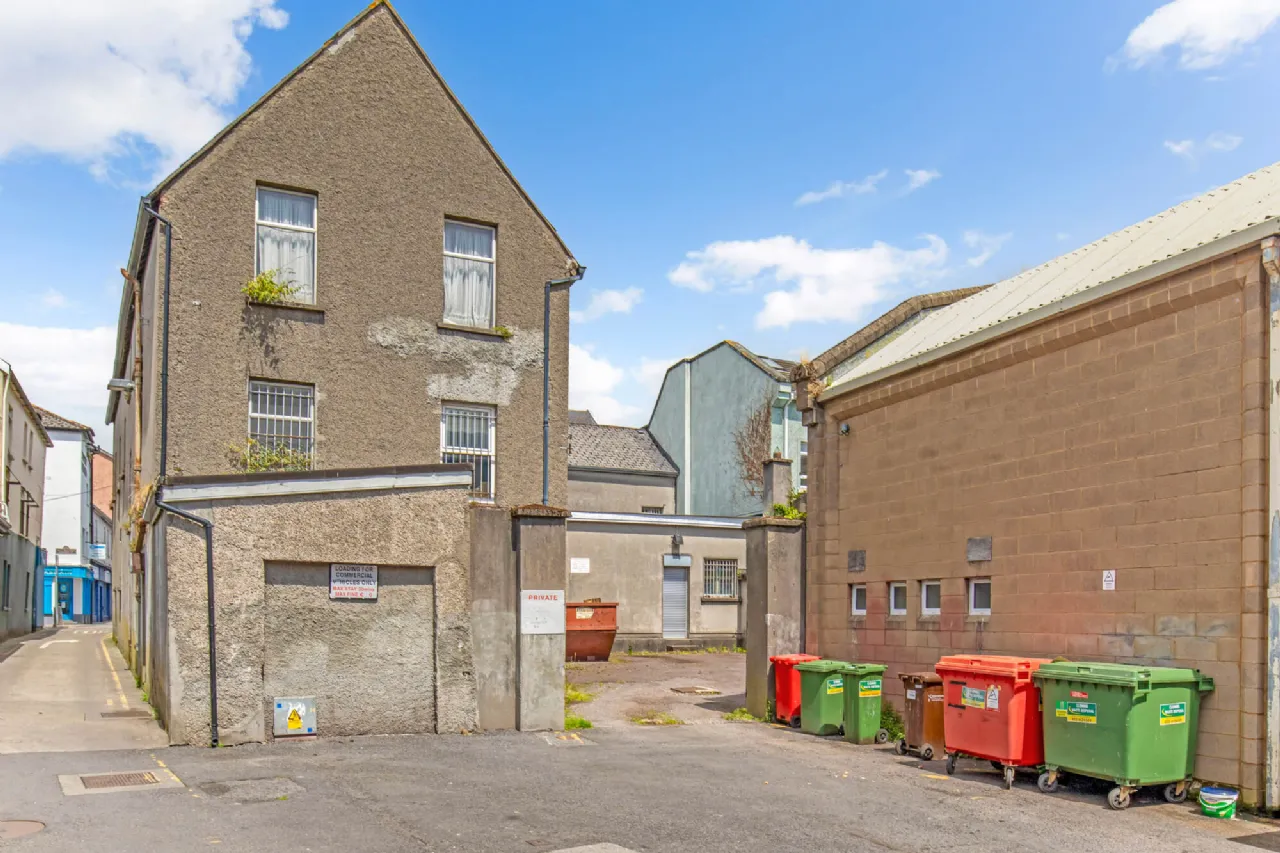 Photo of Clinton's, 25-27 Parnell Street, Clonmel, Co. Tipperary, E91X2V5