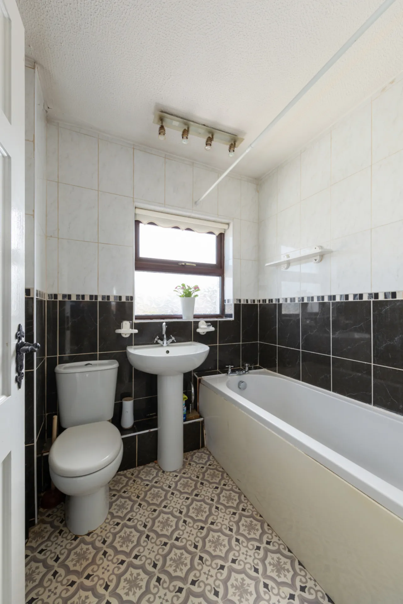 Photo of 18 Donomore Avenue, Killinarden, Tallaght, Dublin 24, D24 H5W4