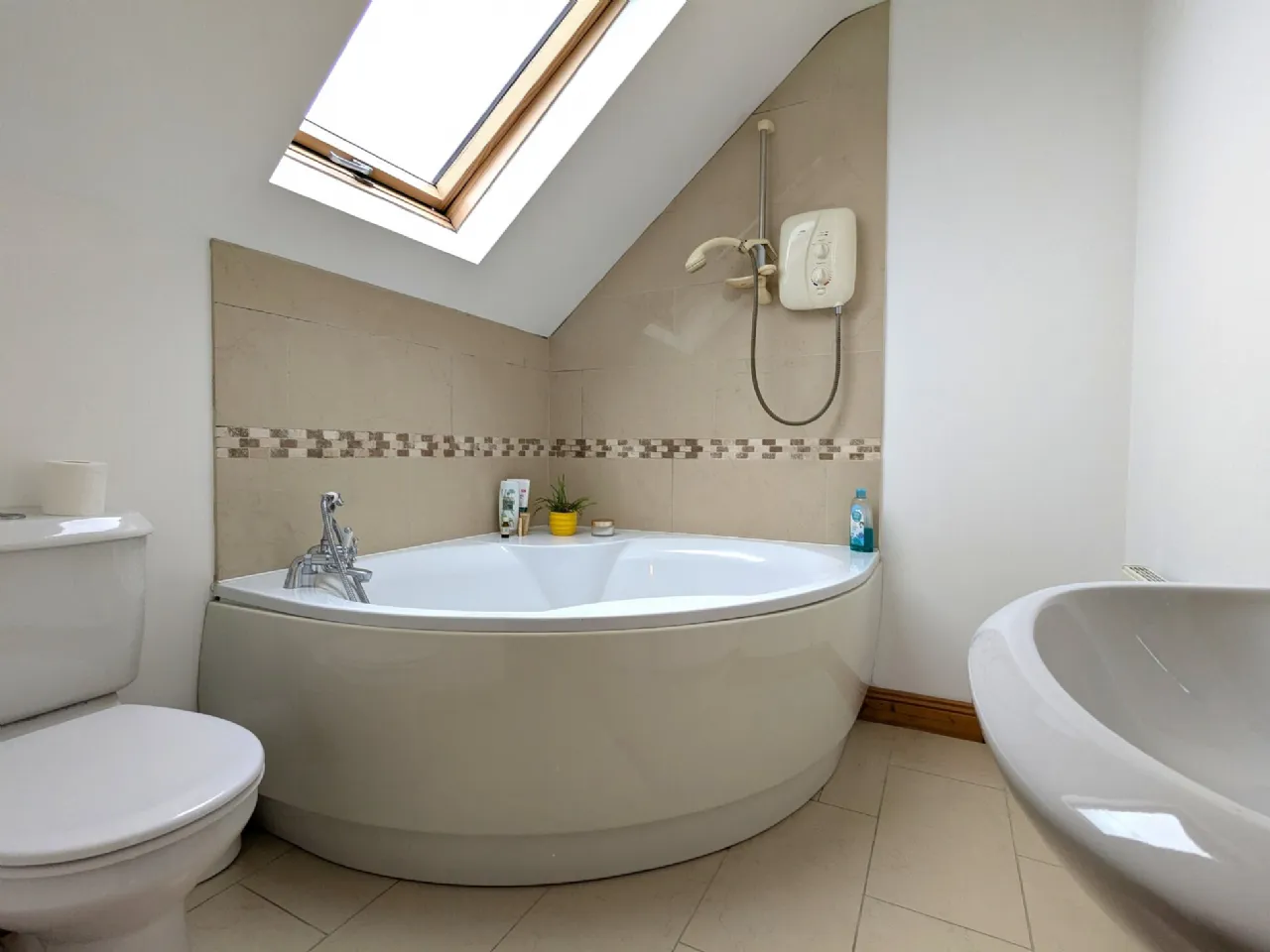 Photo of Dornish, Carrowkeeran, Westport, Co Mayo, F28 VW44