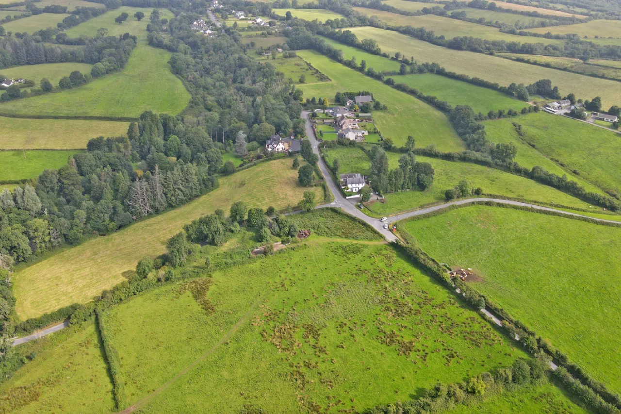 Photo of Brennan's Cross, Gortgarraun, Meelick, Co. Clare, V94E1C5