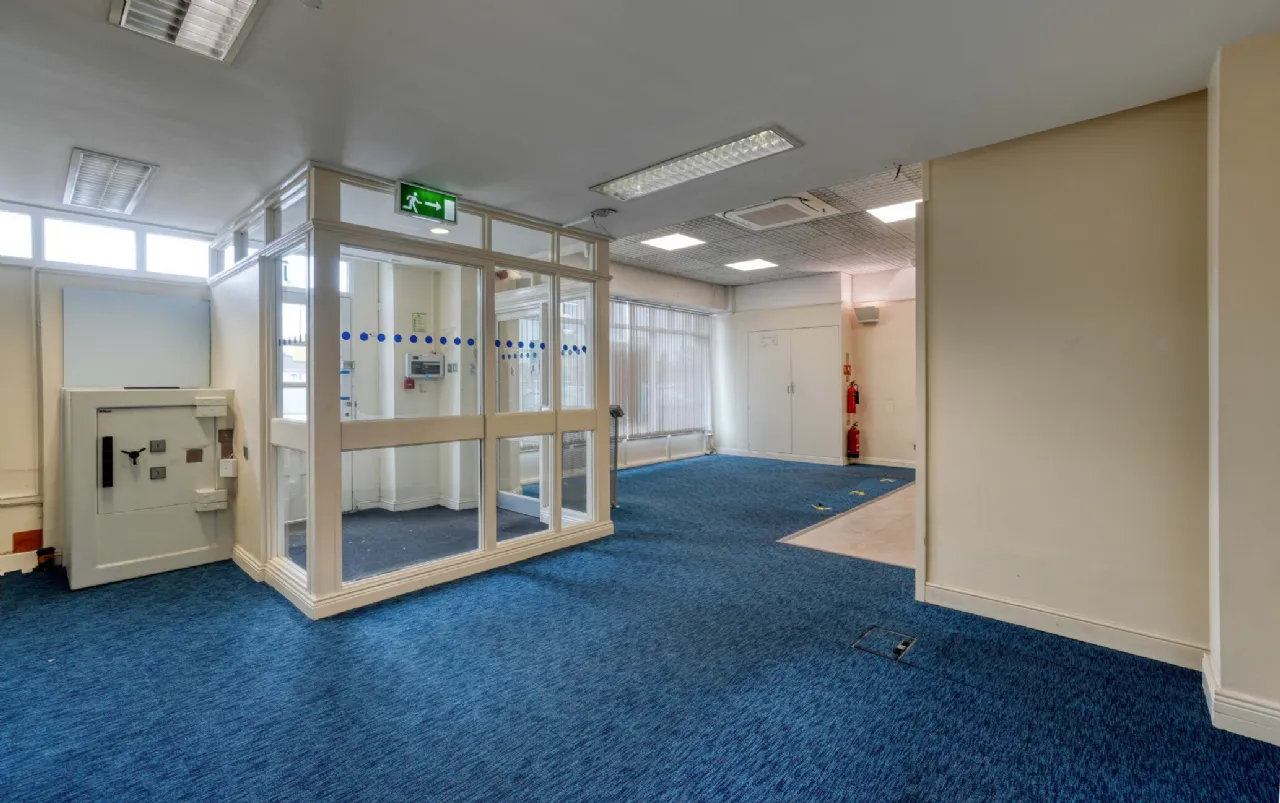 Photo of Ulster Bank, James Fintan Lawlor Avenue,, Portlaoise,, Co.Laois, R32 FX25