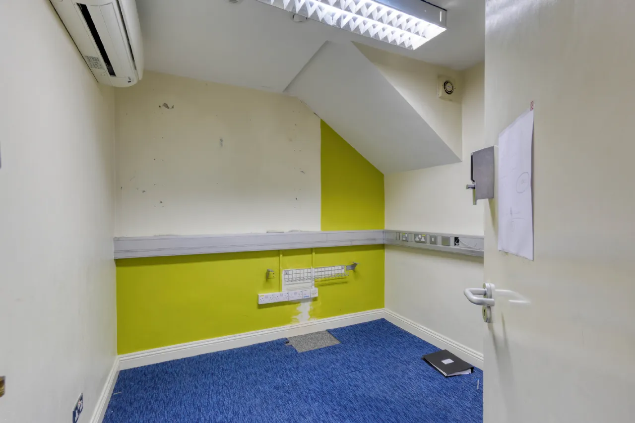 Photo of Ulster Bank, James Fintan Lawlor Avenue,, Portlaoise,, Co.Laois, R32 FX25