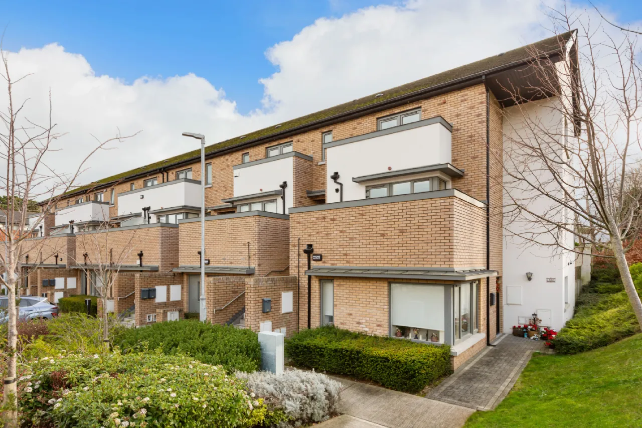 Photo of 27 Willow Glen, Glenamuck Road, Carrickmines, Dublin 18, D18 HK8W