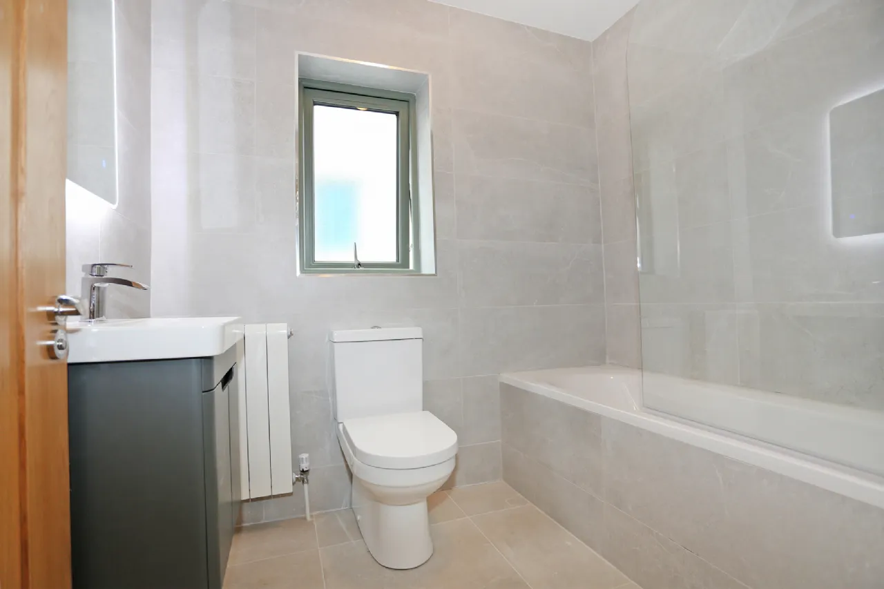 Photo of 2 Barnakyle Gardens, Patrickswell, Limerick, V9400N2