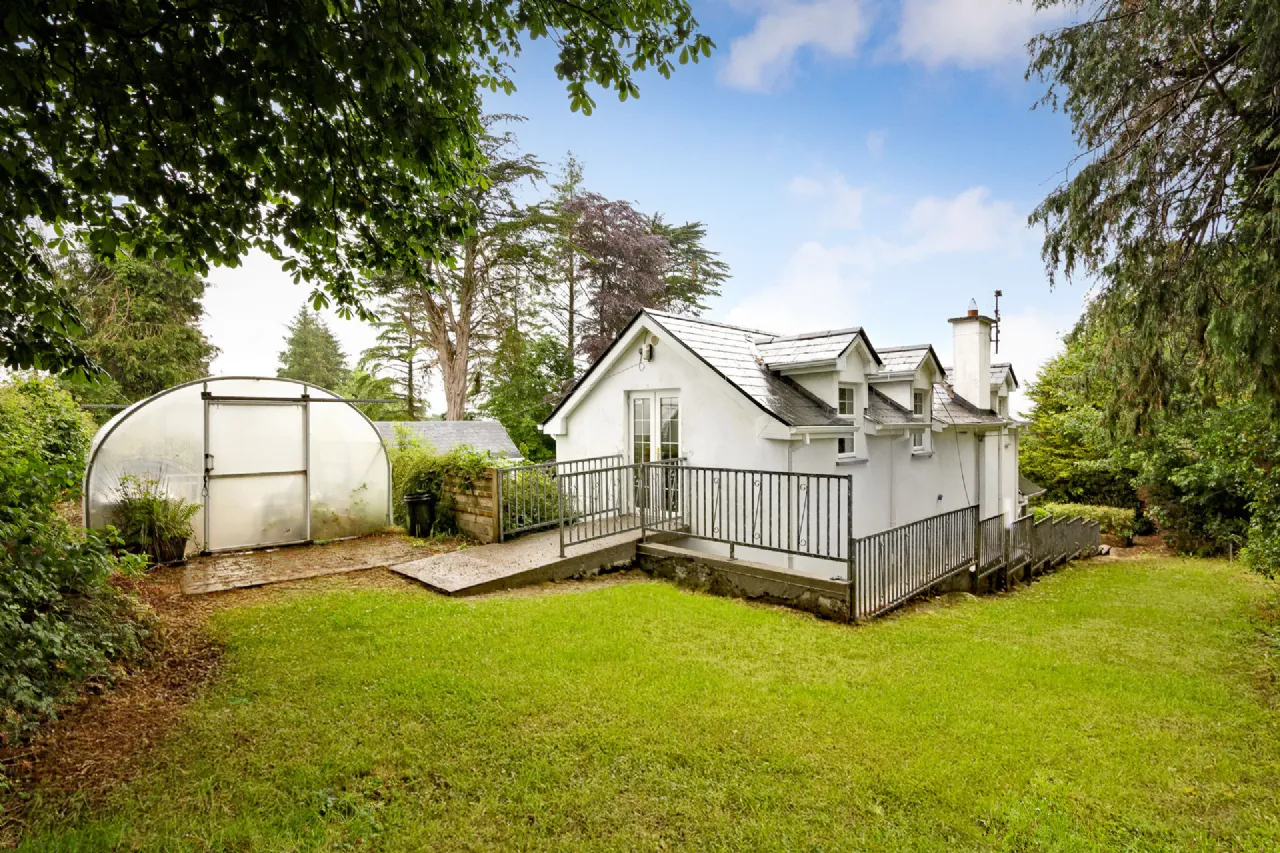 Photo of Ballinaraw House, Ballynaraw South, Bunnanaddan, Co. Sligo, F56FK00