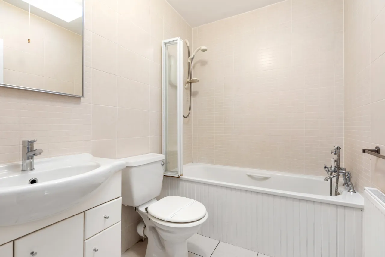 Photo of Anglesea, 40 Simmonscourt Castle, Ballsbridge, Dublin 4, D04 N2R5